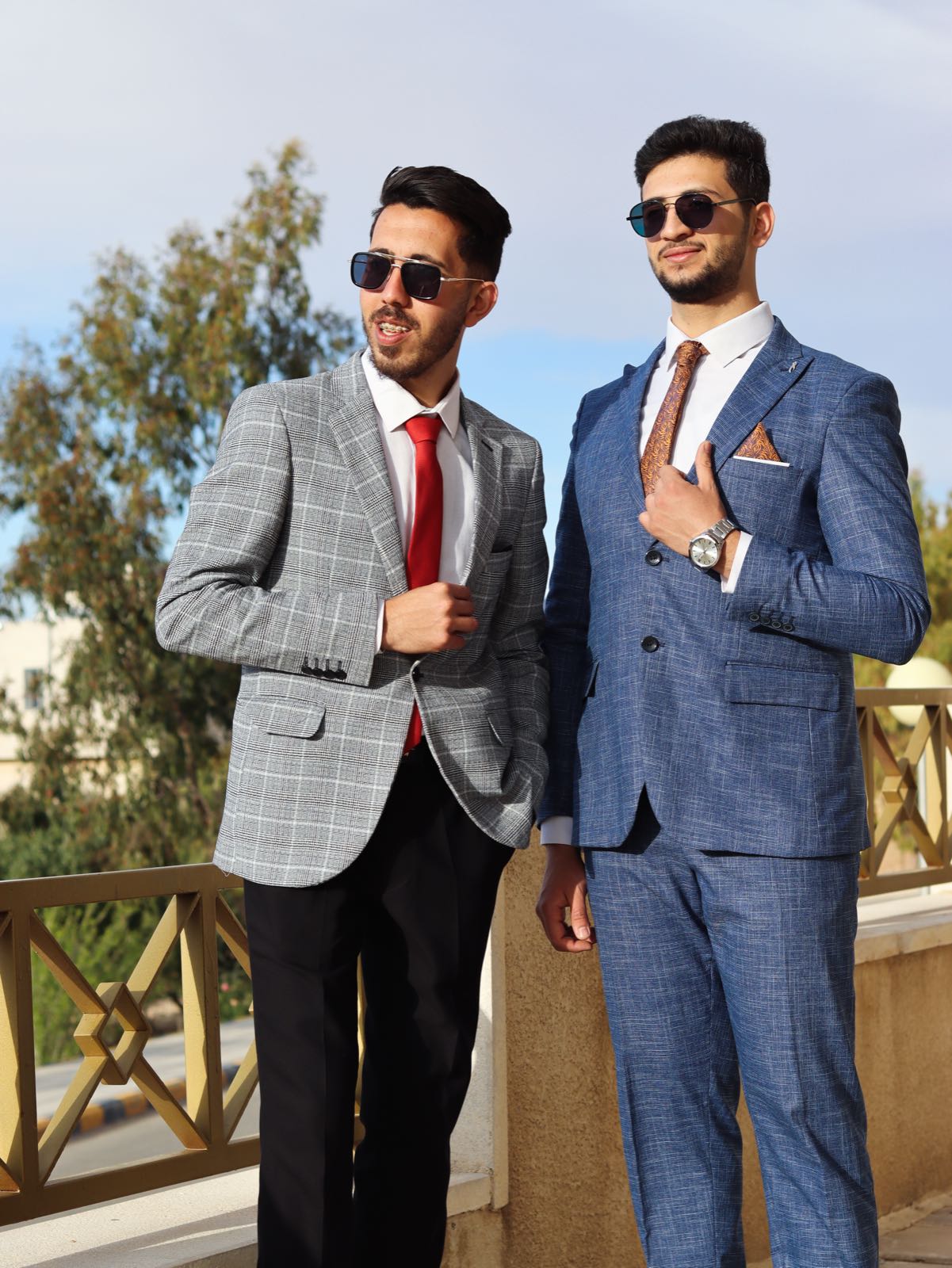 Graduation group portrait, formal poses